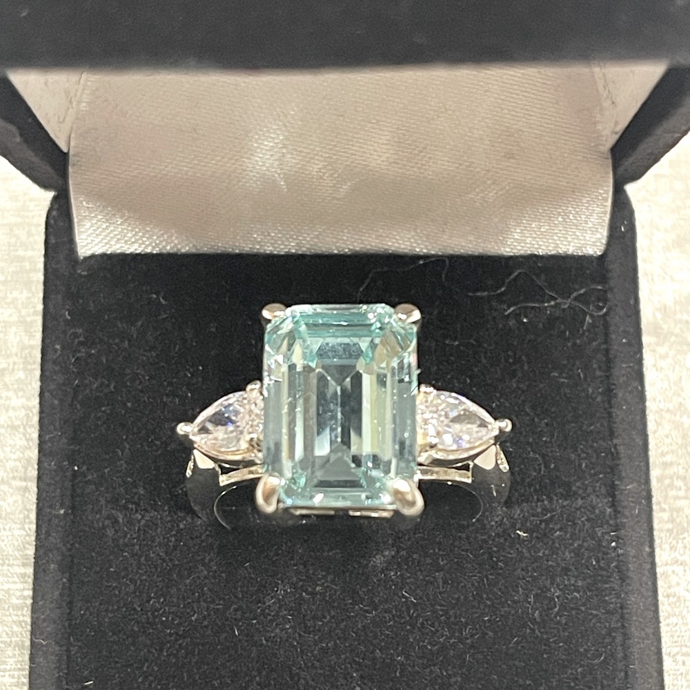 Ladies Fashion Ring
